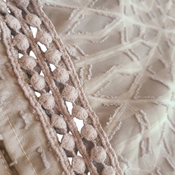 Buckle Red by BKE Boho Lace High Low Top Beige Nude Crochet Festival Large - Picture 4 of 16